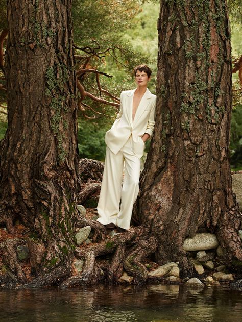 Outdoor High Fashion Photoshoot, Nature Editorial, Outdoor Fashion Photography, Poses Modelo, Forest Fashion, Inspiration Photoshoot, Nature Photoshoot, Outdoor Shoot, Outdoor Photoshoot