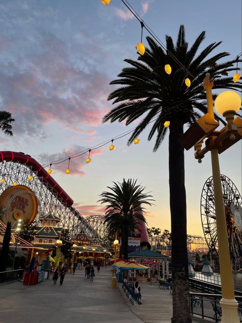 Aesthetic Amusement Park Pics, Amusment Parks Aesthetic, Summer Dream Aesthetic, Summer Photos Aesthetic, Summer Amusement Park, Theme Park Aesthetic, Amusement Park Aesthetic, Aesthetic Summer Pictures, Amusment Parks