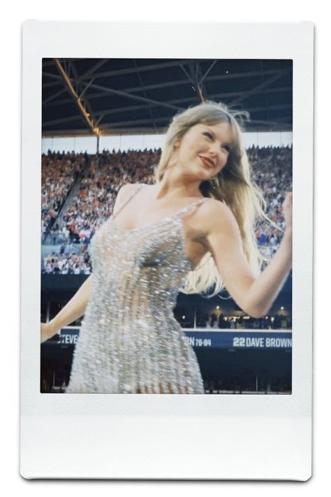 Polaroid Pictures Taylor Swift, Taylor Swift Stolen Albums, Taylor Swift Pics To Print, Taylor Swift Wall Pictures, Taylor Swift Photo Wall Prints, Ts Polaroids, Taylor Swift Polaroid Eras Tour, Taylor Swift Aesthetic Polaroid, Taylor Swift Pictures To Print