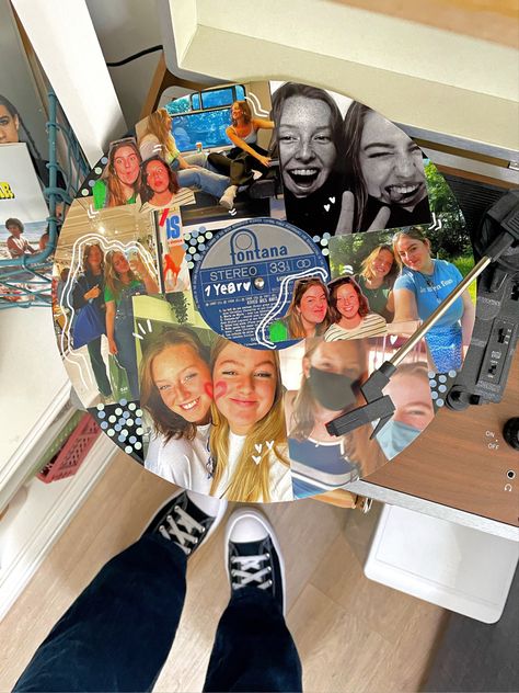 Best Friend Anniversary Present Idea Vinyl with pictures Friend Pictures, Best Friend Anniversary, Bff Ideas, Friend Anniversary, Presents For Best Friends, Friends Day, Fun Easy Crafts, Anniversary Present, Best Friend Pictures