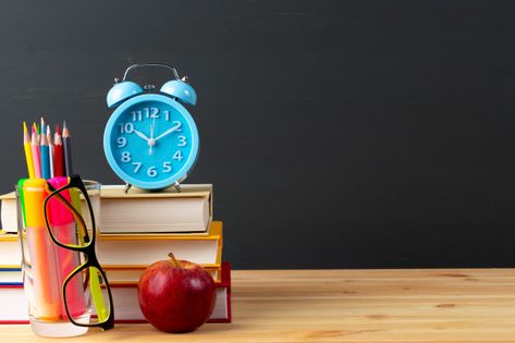 Back to school apple and books with pencils and eyeglasses over blackboard. Premium Photo | Free Photo #Freepik #photo #freevintage #freeschool #freebook #freewood Apple Logo Wallpaper Iphone, Positive Energy Quotes, Phone Logo, Book Background, Apple Logo Wallpaper, Teacher Apple, Facebook Timeline Covers, Books Free Download Pdf, Vintage School