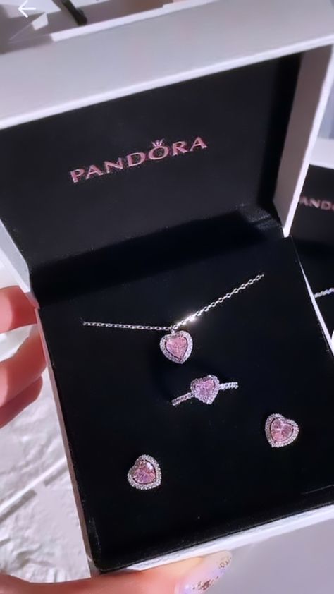 Pandora Set, Pandora Bracelet Charms Ideas, Cute Promise Rings, Flot Makeup, Pandora Bracelet Designs, Pandora Armband, Gelang Manik-manik, Gelang Manik, Jewelry Accessories Ideas