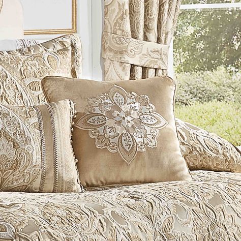 Beige Comforter, Luxury Pillows Decorative, Luxury Pillows, Queens New York, Bedroom Pillows, Throw Pillows Bed, Ashley Furniture Homestore, Bed Pillows Decorative, Pillows And Throws