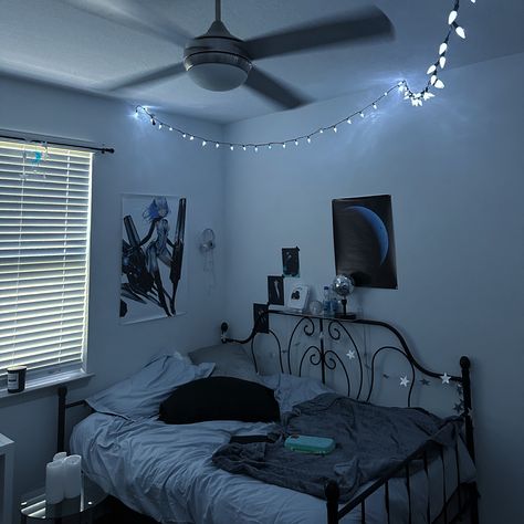 Black And Blue Bedroom Aesthetic, Grey And Blue Room Ideas, Navy Blue Cozy Bedroom, Black And Navy Blue Bedroom, Small Dark Bedroom Aesthetic, Blue And Black Bedroom Aesthetic, Dark Ocean Bedroom Aesthetic, Blue Bedroom Walls Aesthetic, Bedroom Ideas Dark Aesthetic