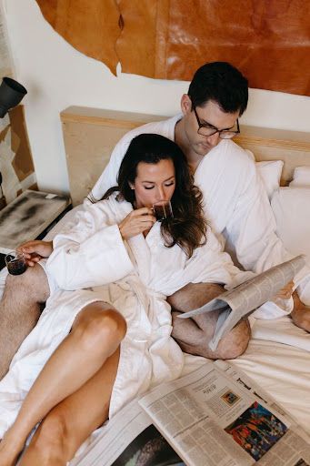 The Ultimate Guide to Honeymoon Upgrades Hotel Room Couple Photoshoot, Couples Hotel Room Photoshoot, Hotel Room Photoshoot Ideas Couple, Couple Hotel Room Pics, Couple In Hotel, Couple Getting Ready Together, Wedding Hotel Room, Valentine's Day Hotel, Wedding Day Morning