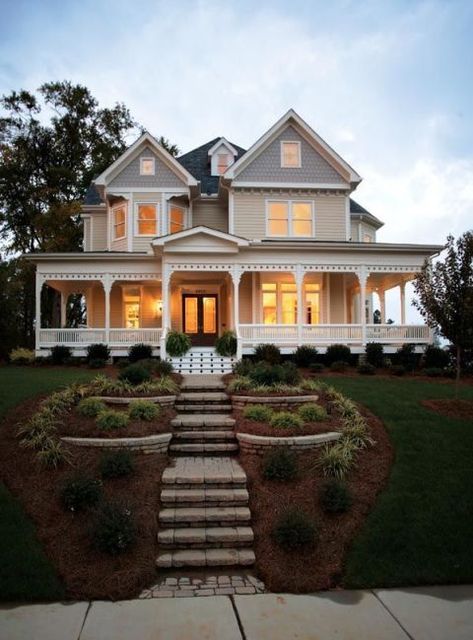 Dream House Country, Farmhouse Style Exterior, Farmhouse Victorian, Victorian Homes Exterior, Victorian Exterior, Victorian Style House, Victorian House Plans, Victorian Style Homes, Victorian Farmhouse