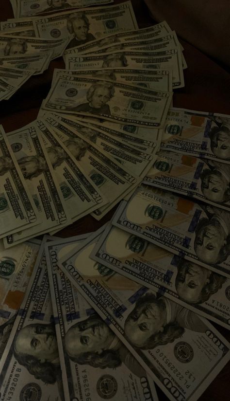 Racks Money, Hustler Aesthetic, Aesthetic For Men, Stacks Of Money, Men Old Money, Family Manor, Aesthetic Boat, Money Food, Money Videos