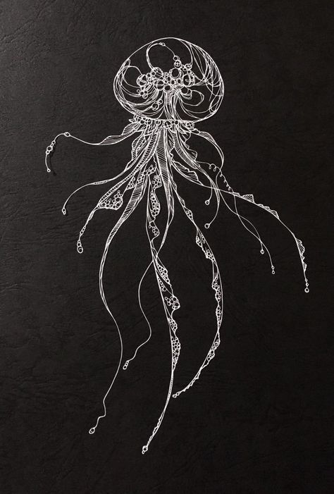 Amazingly Fragile Cut Paper Artworks by ‘Kiri Ken' By Christopher Jobson on July 14, 2017 Kertas Vintage, Paper Cut Artists, Arte Peculiar, Jellyfish Art, Colossal Art, 문신 디자인, Paper Artwork, Paper Cut Art, Arte Fantasy