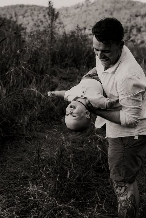 Dad Son Photography, Father Son Pictures, Father Son Photography, Father Son Photos, Parents Photography, Father Daughter Photos, Family Holiday Pictures, Daughter Photo Ideas, Spring Family Pictures