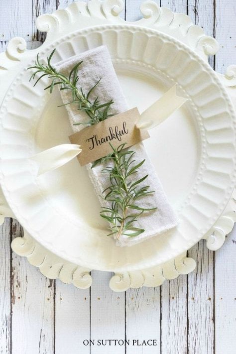 Want to know how to get that picture-perfect Thanksgiving table? Keep reading, and you’ll find some of the best Thanksgiving table decor ideas. So simple and easy, you’ll be asking yourself why you didn’t think of it before. #runtoradiance #thanksgiving #thanksgivingdecor #thanksgivingtable #tabledecor #homedecor #diy #crafts