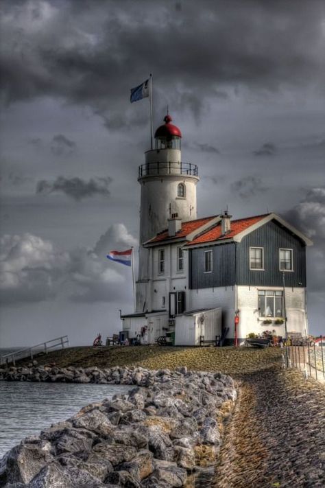 10 lighthouses you have to see at least one time in your life. Lighthouse Photos, Lighthouse Pictures, Lighthouse Art, Old Boats, Beautiful Lighthouse, Light Houses, Light House, Belle Photo, Beautiful World