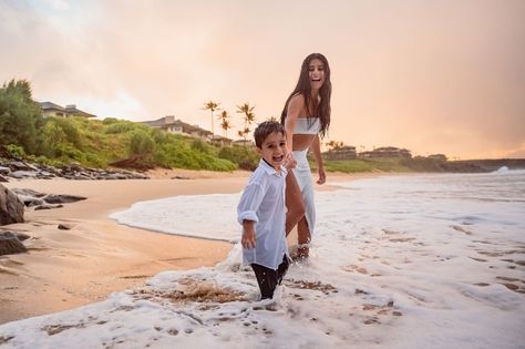 Maui Sunset Beach Family Photos in Kapalua Mom And Son Beach Photo Ideas, Maui Family Photos, Family Beach Pictures Poses, Photos In The Rain, Mommy Son Pictures, Playa Ideas, Mommy Daughter Photoshoot, Maui Sunset, Maui Photographers