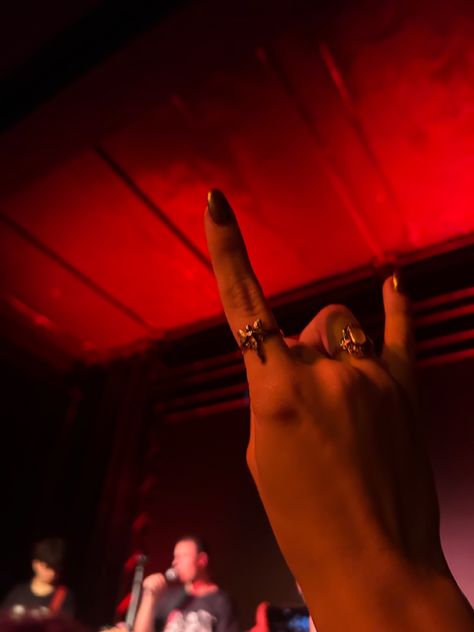 Rock Concert Nails, Aesthetic Silver Rings, Nails Inspo Aesthetic, Mac Aesthetic, Nails Rings, Concert Nails, Rock Am Ring, Ring Aesthetic, Nail Ring