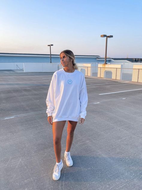 have the time of your life crewneck. cute & comfy! size up to be oversized! model is 5'6" and wearing a x-large! Oversized Crewneck Outfit, Crewneck Outfit, Crop Tanks, Her Aesthetic, Aesthetic Sweatshirt, Trendy Crewneck, Oversized Tees, Trendy Fits, Oversized Crewneck