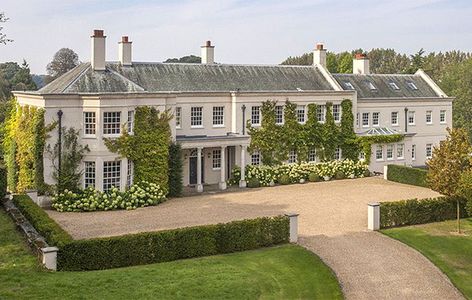 The former home of property magnate Sir Robert McAlpine has come to the market – and it's a perfect spot that would make the country ideal estate.