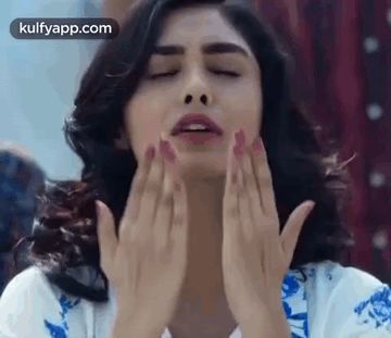 Mrunal Thakur Flying Kiss.Gif GIF - Mrunal thakur flying kiss Jersey Mrunal thakur - Discover & Share GIFs Blow Kiss Gif, Smooch Kiss, Blow Kiss, Flying Kiss, Kiss Sticker, Hugs N Kisses, Kissing Gif, Heart Gif, Kiss Stickers