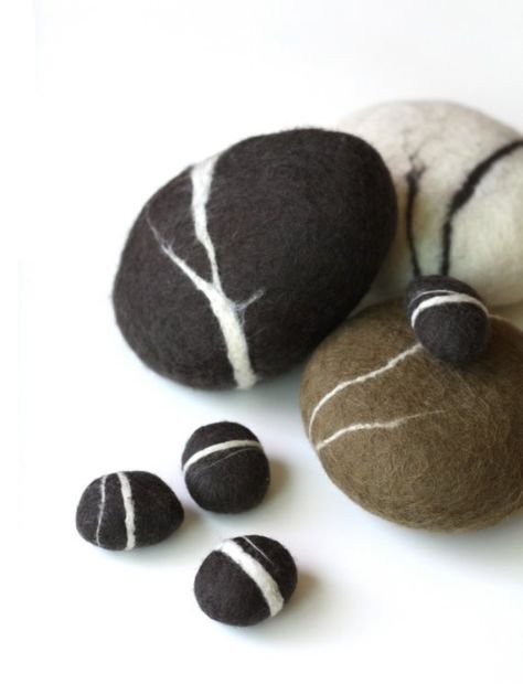 soft merino wool felted rocks from Delica (delica.etsy.com) Paper Clay, Felted Stones, Tovad Ull, Felted Soap, Wool Felting, Wet Felt, Felt Jewelry, Felt Decorations, Art Textile