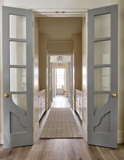 Gray painted doors Coats Homes, Interior Door Paint Colors, Painted Interior Doors, Door Paint Colors, Creation Deco, White Doors, Kitchen Doors, French Doors Interior, Room Doors