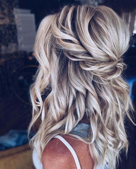 Half Up Dos For Long Hair, Aesthetics Hairstyles, Hairstyling Tips, Bridemaids Hairstyles, Hair Elegant, Hat Outfits, Wedding Hair Half, Wedding Hair Up, Mother Of The Bride Hair
