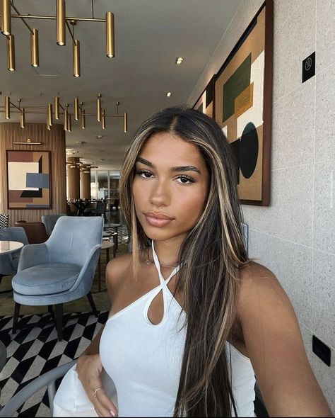 Summer Hair For Latinas, Face Framing Highlights On Brown Hair, Alex Hall Hair, Brunette Hair Blonde Highlights, Aisha Mian, Hairstyle Brunette, Easy Party Hairstyles, Rambut Brunette, Latina Hair