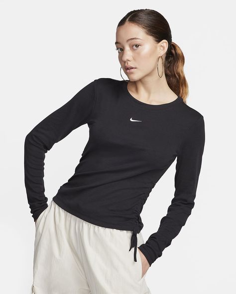 Nike Sportswear Essential Women's Ribbed Long-Sleeve Mod Crop Top. Nike.com Tela, Manche, Dance Tops, Crop Top Black, Cropped Tops, Black Long Sleeve Top, Top Cropped, Women Lifestyle, Athletic Shirts