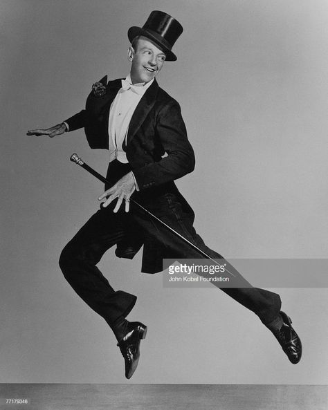 American actor and dancer Fred Astaire (1899 - 1987), mid leap, circa 1935. Fred Astaire Dancing, Jane Powell, Vera Ellen, Musicals Funny, Fred And Ginger, Met Ball, Ginger Rogers, Dance Poster, Gene Kelly