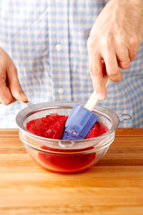 removing-seeds-raspberry-sauce-314e8fa1 Cheesecake Topping, Cooking Terms, Raspberry Sauce Recipe, Raspberry Jam Recipe, Raspberry Desserts, Fruit Sauce, Raspberry Preserves, Raspberry Recipes, Raspberry Seeds