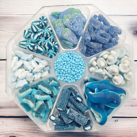 Blue Themed Sweet Platter Essen, Blue Theme Food Ideas, Light Blue Candy Table, Blue Food For Color Party, Blue Color Party Food Ideas, Blue And White Themed Party, Blue Snack Table, Blue Party Food Ideas, Blue Snacks For Color Party