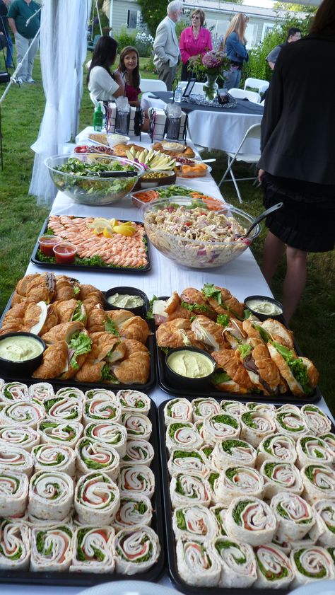 reception buffet Salad Bowl Ideas, Wedding Reception Buffet, Sandwich Station, Pasta Cup, Reception Buffet, Buffet Wedding Reception, Fest Mad, Wedding Reception Dinner, Graduation Party Foods