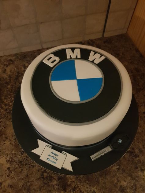 Bmw Cakes For Boys, Bmw Cake Ideas, Bmw Birthday Cake, Bmw Torte, 21st Birthday Cake For Guys, Bmw Cake, Car Cakes For Boys, Rose Cake Pops, Logo Bmw