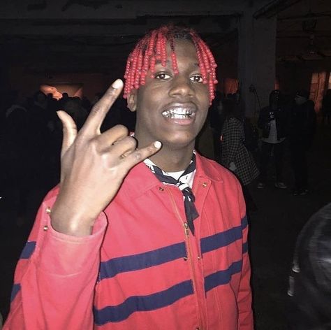 Lil Yachty Pfp, Lil Yachty Aesthetic, Pfps For Tiktok, Hop Aesthetic, Lil Yatchy, Lil Boat, Yacht Aesthetic, Hip Hop Aesthetic, Hands On Face