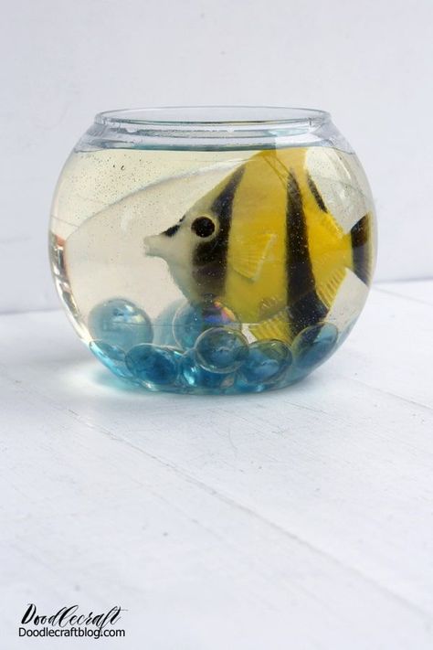 Fish Bowl Centerpiece Wedding, Fishbowl Craft, Fishbowl Centerpiece, Animal Themed Party, Wall Aquarium, Fish Tank Stand, Pet Diy, Resin Pens, Diy Fish Tank