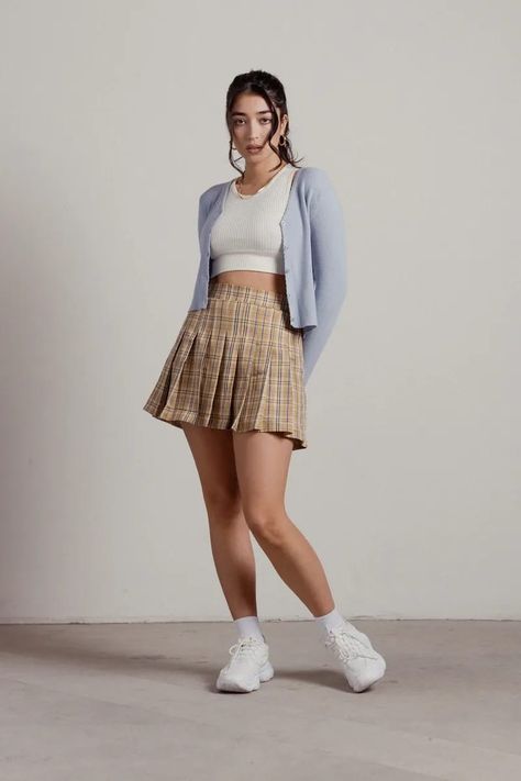 Beige Plaid Skirt Outfit, Beige Pleated Skirt Outfit, Skirts Tight, Pleated Mini Skirt Outfit, Africa Outfits, Plaid Skirt Outfit, Pleated Skirt Outfit, Cute Skirt Outfits, Miniskirt Outfits