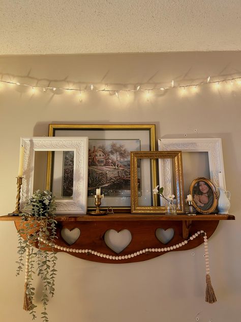 Cottage core, cottagecore, cottage, cozy, fake plants, shelf idea, shelves, floating shelf, vintage, candles, brass candle, candleholder, candleholders, picture, tapered candle, taper, heart shelf, lamp shade, cozy lamp, mushroom lamp, summer, fall, decor, vintage decore Wall Shelf Aesthetic Decor, Shelf Floor Lamp Decor, Floating Shelves Inspo Bedroom, Wall In Front Of Bed Decor, Vintage Above Cabinet Decor, Small Hallway Decor Ideas, Cottage Core Living Rooms Vintage, Diy Cozy Decor, Arts And Crafts For Room Decor