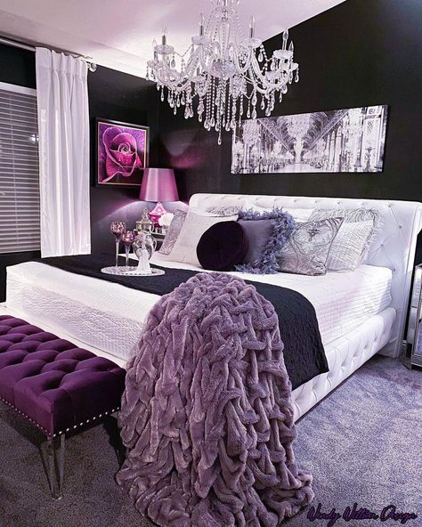 Chic Apartment Decor Cozy, Bohemian Apartment Bedroom, Upscale Home Decor, Bling Diy Ideas, Cozy Glam Bedroom Modern, Small Glam Bedroom Ideas, Adult Female Bedroom Ideas, Romantic Dark Bedroom Ideas, Boujee Apartment Bedroom