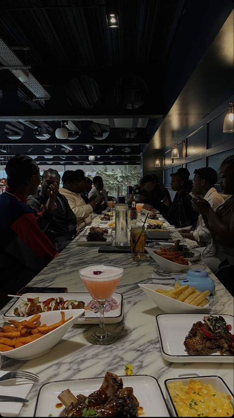 Dinner with friends, black people Group Of Friends Dinner Aesthetic, Having Fun Black People, Friends Aesthetic Black People, Eating Out Aesthetic Restaurant With Friends, Black Family Reunion Aesthetic, House Party Aesthetic Black People, Group Dinner Aesthetic, Dinner Black People, Black Family Dinner