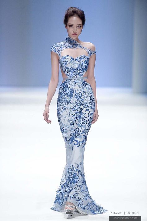 Flower and bird designs Blue and white porcelain evening dress - zhang jingjing HC 2013 S/S Couture 2014, Beauty And Fashion, Couture Gowns, Gorgeous Gowns, Cheongsam, Couture Dresses, Beautiful Gowns, Stunning Dresses, Couture Fashion