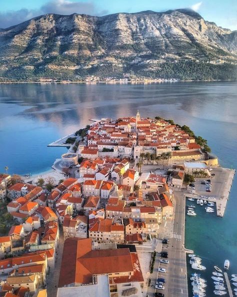 Korčula, #Croatia🇭🇷 is absolutely fantastic 

https://bit.ly/3DneMId Dubrovnik, City Photography, Korcula Croatia, Visit Croatia, Living Modern, Holidays Around The World, Voyage Europe, Croatia Travel, Beautiful Places To Travel