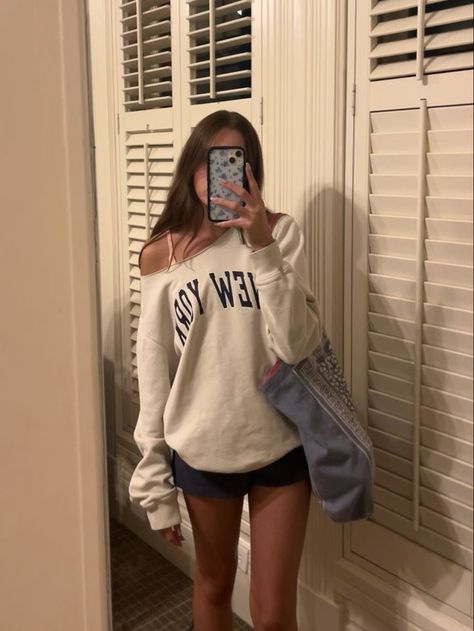 College Clothes Aesthetic, Comfy Shein Outfits, Outfits W Tasman Uggs, Aesthetic Outfits Inspo Summer, Rainy Gym Outfit, Size 2 Outfits, Styling Shein Clothes, Off Shoulder Tee Outfit, Cute Leggings Outfit For School