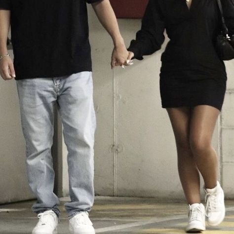 Spanish Men And Black Women, Interracial Aesthetic Faceless, Interacial Couples Bwwm Faceless, Blasian Couples Ambw Aesthetic, Fake Dating Trope Aesthetic, Black Gf White Bf Aesthetic, Bwam Ambw Couples Aesthetic, Private Relationship Aesthetic, Cool Couple Aesthetic