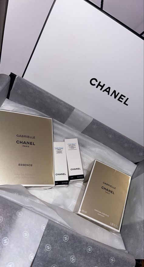 Chanel🌟🪐 Chanel Gifts, Shopping Pictures, Chunky Black Boots, Preppy Wallpapers, Book Photography Instagram, Coffee Shop Photography, Chanel Lipstick, Expensive Makeup, Parfum Chanel