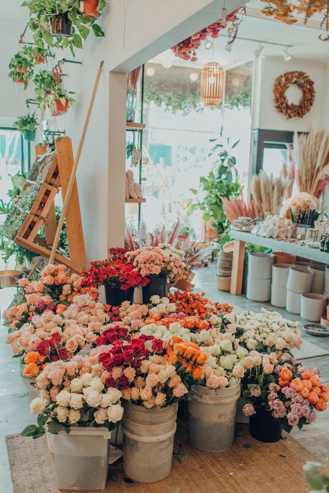 Shop Interiors Ideas, Flower Shop Ideas, Small Flower Shop, Names Of Flowers, Flower Shop Interiors, Flowers Shop, Business Products, Environmentally Conscious, Shop Interiors