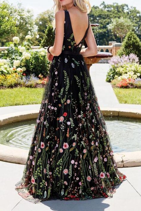 Floral Embroidered prom dress Robes D'occasion, Flowy Dress Long, V Neck Maxi Dress, Dresses Flowy, Embroidery Skirt, Maxi Dress Outfit, Floral Gown, فستان سهرة, Dress Sleeve Styles