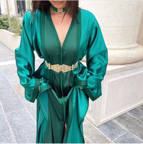 Couture, Fancy Green Dress, Moroccan Takchita, Moroccan Green, Dress For Body Shape, Morrocan Dress, Moroccan Kaftan Dress, Outfits Muslim, Cute Sweatpants Outfit