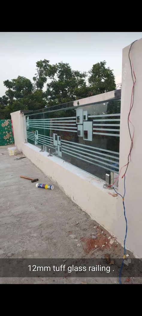 Reling Glass Iching, Tuffen Glass Railing Design, Railing Glass Etching Designs, Front Balcony Glass Design, Frosted Glass Design Pattern Home, Etching Glass Design For Balcony, Reling Design, Balcony Glass, Balcony Glass Design