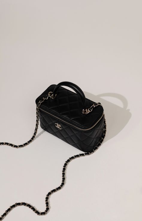 Chanel Black Vanity Case with Chain & Top Handle Chanel Bags, Vanity Chanel Bag, Vanity Chanel, Chanel Cosmetic Bag, Luxury Wishlist, Chanel Cosmetics, Black Vanity, Chain Top, Vanity Case