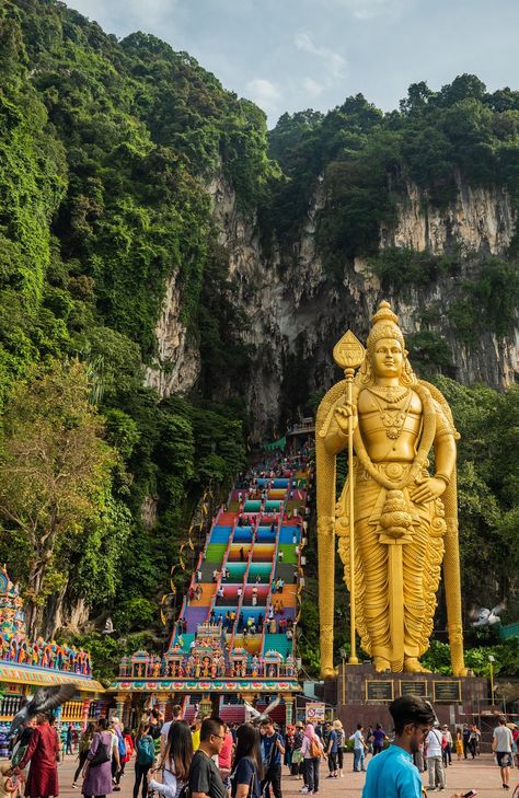 Kuala Lumpur Batu Caves, Malaysia Kuala Lumpur Aesthetic, Kuala Lumpur Malaysia Aesthetic, Malaysia Aesthetic, Batu Caves Malaysia, Batu Cave, Malaysia Tourism, Malaysia Resorts, Kuala Lampur