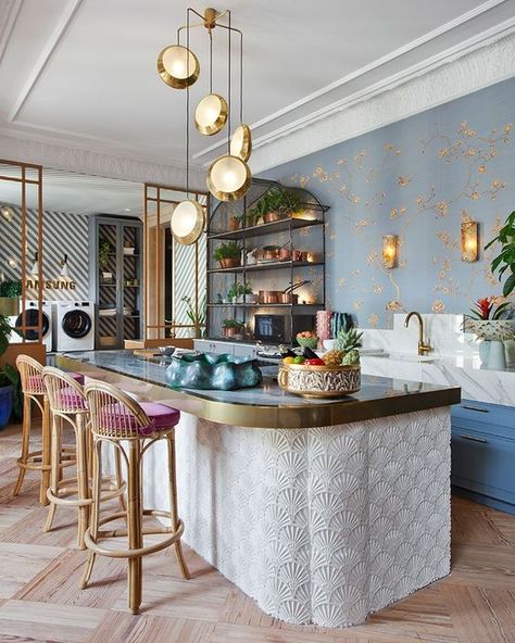 Design Trend: A unique open dining room decorated with chic furniture and home wallpaper | Décor Aid Interior Design Kitchen, Modern Interior Design, Maximalism, Estilo Art Deco, Style At Home, Küchen Design, Luxury Interior Design, Restaurant Design, 인테리어 디자인