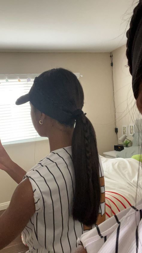 Softball Gameday Hairstyles, Trendy Hair Styles 2024, Hair Styles Volleyball, Easy Softball Hairstyles No Braids, Cute Easy Softball Hairstyles, Game Day Hairstyles Softball, Slick Back Sports Hairstyles, Basketball Hairstyles Easy No Braids, Cute Hairstyles Sports