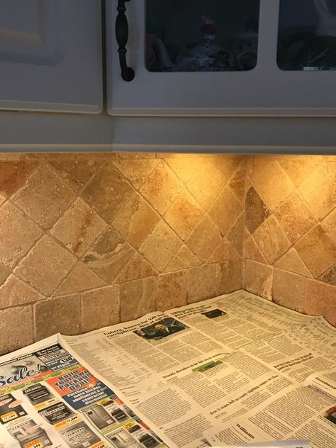 How I painted my travertine backsplash in three easy steps. Paint Tile Backsplash, Painting Tile Backsplash, Travertine Backsplash Kitchen, Travertine Tile Backsplash, Painting Kitchen Tiles, Slate Backsplash, Natural Stone Backsplash, Stone Tile Backsplash, Paint Tile